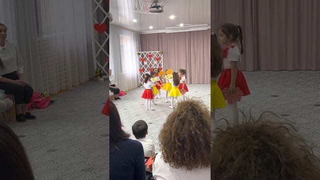 Милания и Милада танцуют на День Матери !❤️ смотреть онлайн