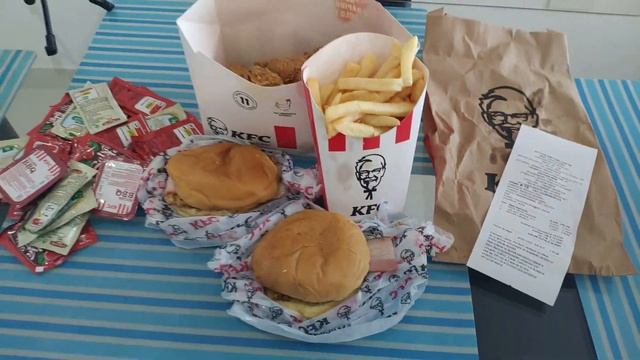 Фудкорт. Доставка еды за 0,29$, Эквадор. Food court. Food delivery for $ 0.29, Ecuador. смотреть онлайн