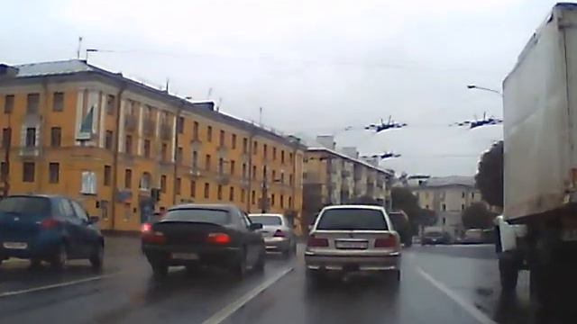 Во время дождя автомобиль потерял управление смотреть онлайн