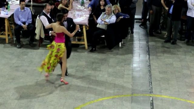 Sebastián y Roxana bailan "Ilusión Azul" смотреть онлайн