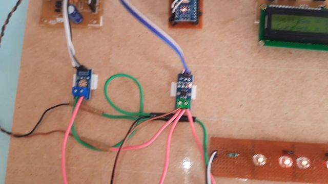 Solar Power Voltage & Current Monitoring System Using Arduino & LCD смотреть онлайн