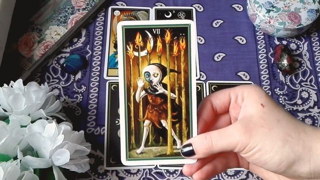 Онлайн гадание Таро/Хочет ли он меня вернуть? Хочет ли возобновить отношения? Остались ли чувства? смотреть онлайн