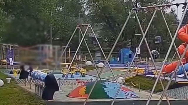 Подростки в Дмитрове разбили стенд "Джобс" смотреть онлайн