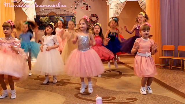 Танец "Папа, подари мне Куклу!" Утренник 8 марта 2018 Бельцы, Молдова смотреть онлайн