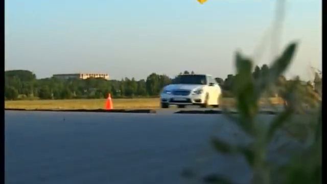 Mercedes E 63 AMG тест на военном аэродроме (autoliga.tv) смотреть онлайн