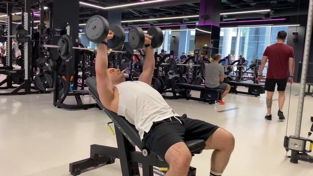 Жим гантелей на наклонной скамье техника выполнения смотреть онлайн