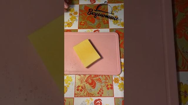 САЛАТ | Как приготовить Салат с помидорами, крабовыми палочками, сыром и чесноком #Shorts смотреть онлайн