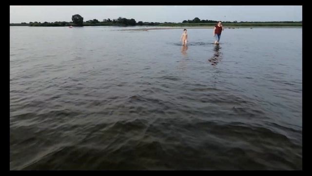 Плывём из села Матросово в Куршский залив на плоту ,,Матроскин"! **СЕЛИ НА МЕЛЬ И СМОТРЕЛИ ЗАКАТ** смотреть онлайн