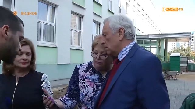 Депутат МОД Юрий Липатов осмотрел ход ремонта поликлиники и строительство второго здания гимназии смотреть онлайн