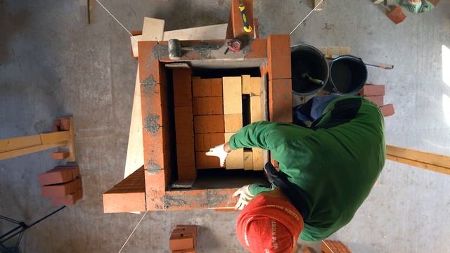 Красный кирпич в топке печи. смотреть онлайн