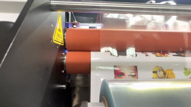 UV Roll to Roll DTF printer printing and Laminating film Automatically all in one printing machine смотреть онлайн