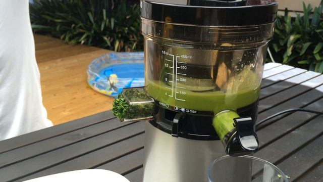 Hurom Australia "Elite" Slow Juicer Demo смотреть онлайн