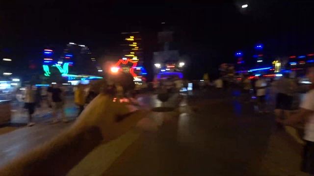 АЛАНИЯ ТОЛПЫ НЕ ПРОЙТИ И ВСЕ ЭТО ТУРЕЦКИЕ ГРАЖДАНЕ ?? ALANYA TODAY смотреть онлайн