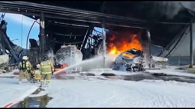 ТУШЕНИЕ БЕНЗОВОЗОВ НА НАЛИВНОЙ ЭСТАКАДЕ!.mp4 смотреть онлайн