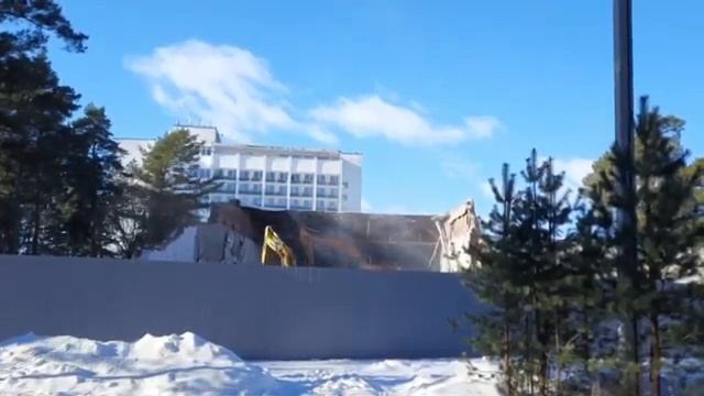В Сестрорецке начался снос третьего корпуса «Сестрорецкого курорта» смотреть онлайн