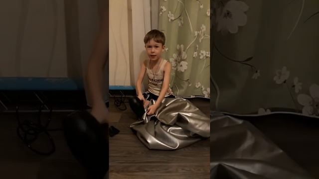 Как без насоса накачать гимнпстический мяч фитбол или матрац смотреть онлайн