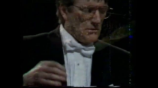 Dmitri Shostakovich : Symphony No. 5 in D minor Op. 47 1937 conducted by Maxim Shostakovich-video