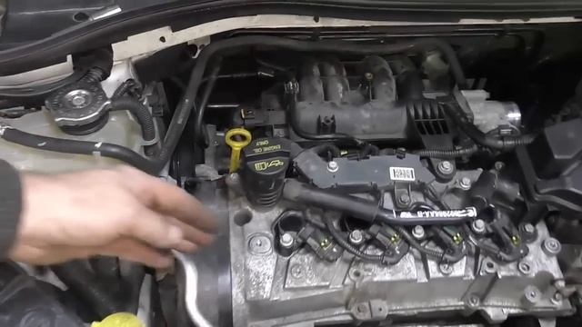 Замена фильтра салона и свечей зажигания на Фиат 500 . Fiat 500 .1.4L Multi-Air.  Для рынка США .