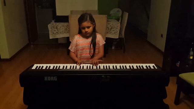 8 years old piano player performing Suzuki Method "The Honeybee" смотреть онлайн