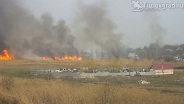 В Новочеркасске пожарные потушили крупный ландшафтный пожар смотреть онлайн