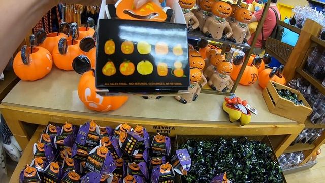 DISNEY CHARACTER WAREHOUSE - MAGIC BANDS $7.99!! November 22 Vineland Premium Outlets смотреть онлайн