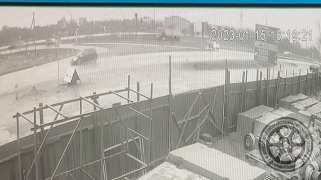ДТП на перекрёстке Окружной и "Берлинки" попало на видео. Калининград. 15.01.23 смотреть онлайн