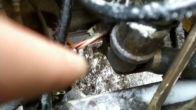 КАК СНЯТЬ ГЕНЕРАТОР ( ВАЗ 2107 ) смотреть онлайн