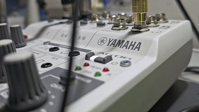This โอลด์ กีตาร์ ,with symetrix 528 & Yamaha ag06 mk2 смотреть онлайн
