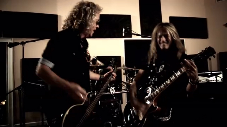 Revolution Saints - Back on My Trail смотреть онлайн