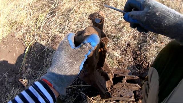 Нашли полевой стан. Накопали кучу траков смотреть онлайн