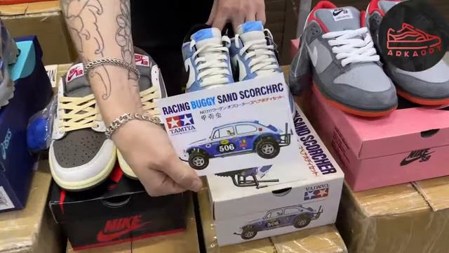 От офиса к самозанятости. Оптовый поставщик кроссовок. смотреть онлайн