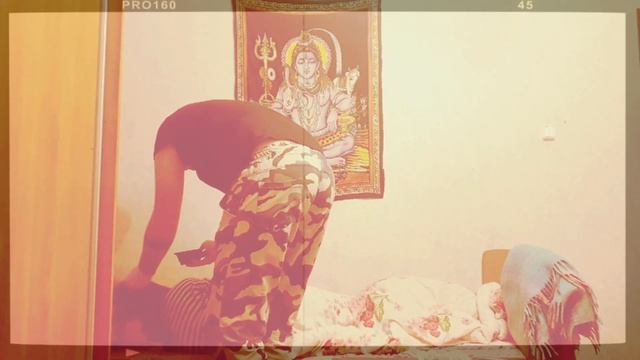 ПРАНК НАД СЕСТРОЙ// Покрасил волосы в синий цвет пока спала!?