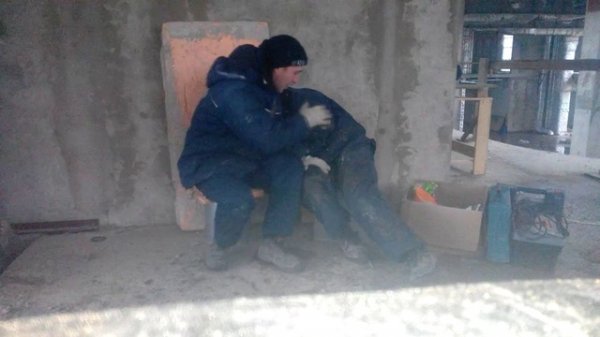 Случай на заводе. Молотком в жо... по ноге