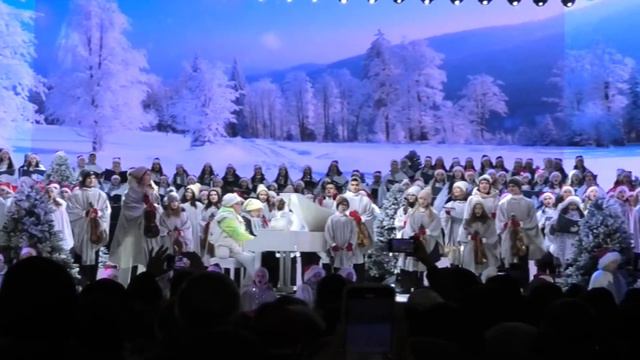 Jingle Bells, в исполнении сводного хора на Рождественской ярмарке смотреть онлайн