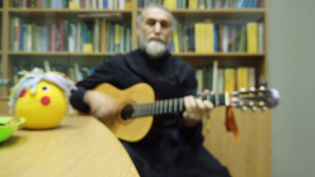 Диакон Сергий Учанейшвили поёт свою песню "Ангел мой" в молодёжном клубе "Ксенос". 4.12.2022 г. смотреть онлайн