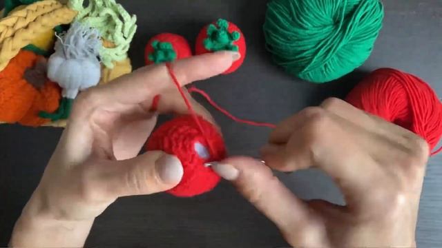 Томат крючком. Как быстро связать помидор Амигуруми. смотреть онлайн