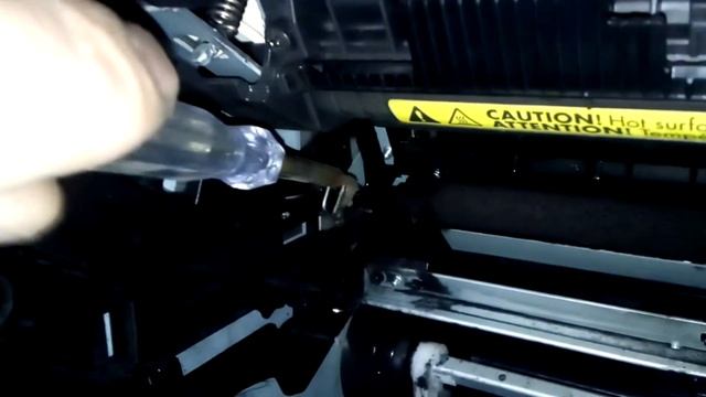 Принтер печатает черные листы // посторонние шумы в принтере // треск +в принтере смотреть онлайн