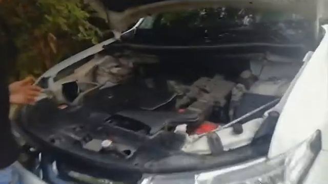 Стоит ли  Mitsubishi Outlander миллион рублей? Крышка багажника закрылась на ноги оператора!