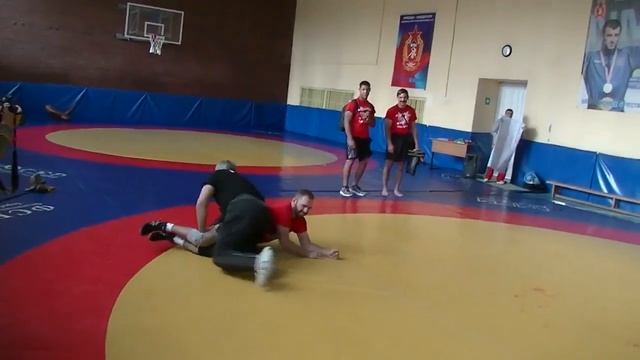 Борец из США получил несколько уроков по борьбе в России. смотреть онлайн