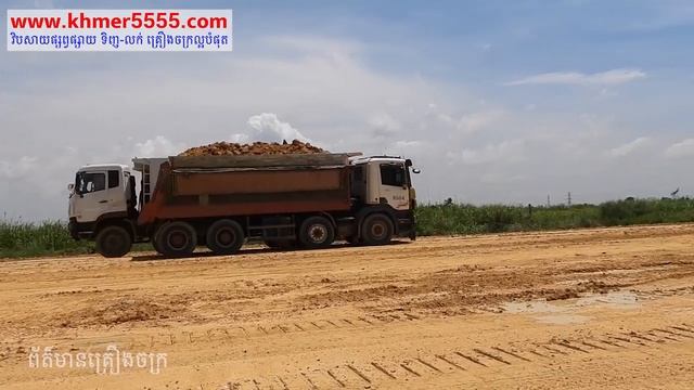 ឡានបែនដឹកដីចាក់ដីធ្វើផ្លូវ - 8x4 DONGFENG KC375 Dump Truck Unloading Soil, Hyundai Truck 24t смотреть онлайн