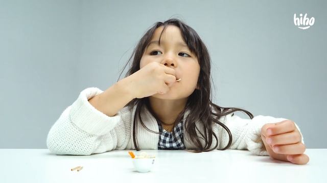 Kids Try Tiny Foods | Kids Try | HiHo Kids смотреть онлайн