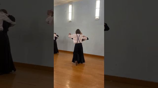 Варвара Фролова 16 лет. Вальс. Показ в театральном классе, школа 2054. смотреть онлайн