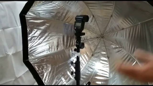 Сборка софтбокса с фотовспышкой D 120 см. смотреть онлайн
