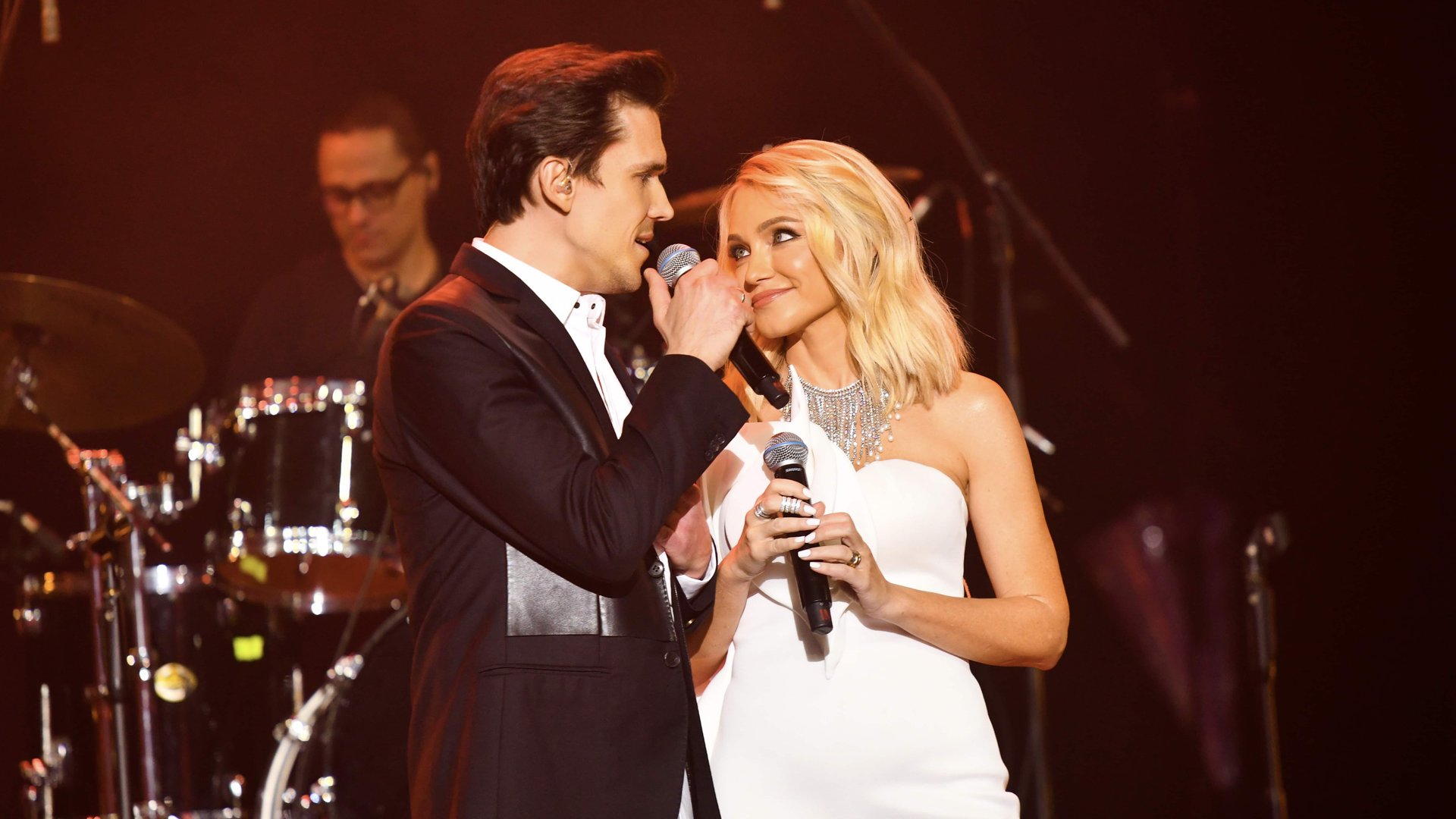 Новые Самоцветы - Льется музыка (Юбилейный концерт в Vegas City Hall) смотреть онлайн