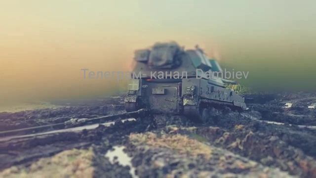 Завязшие в донбасском черноземе украинские 155-мм САУ AHS Krab польского производства. смотреть онлайн