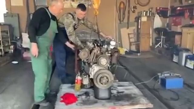 Двигун мерседес на Зіл 131( частина 5) заводимо ОМ 366 А смотреть онлайн