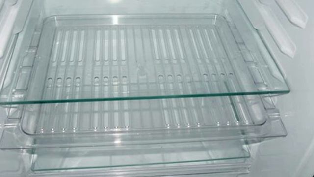 Горячие продукты в холодильнике. В чем опасность?