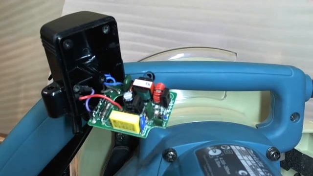 Ремонт подсветки на торцовочной пиле Макита LS1040F смотреть онлайн