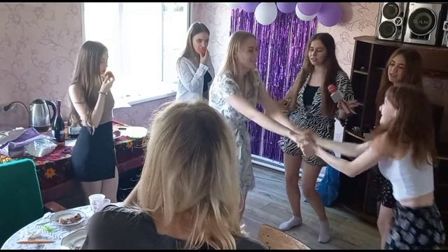 VLOG:ДЕНЬ РОЖДЕНИЯ КРИСТИНЫ И КАТИ смотреть онлайн