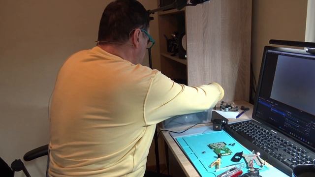 DIY USB Microscope McGyver style? Why not! смотреть онлайн